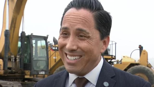 PERSPECTIVE: Gloria’s Blue-Collar Appropriation is Insulting